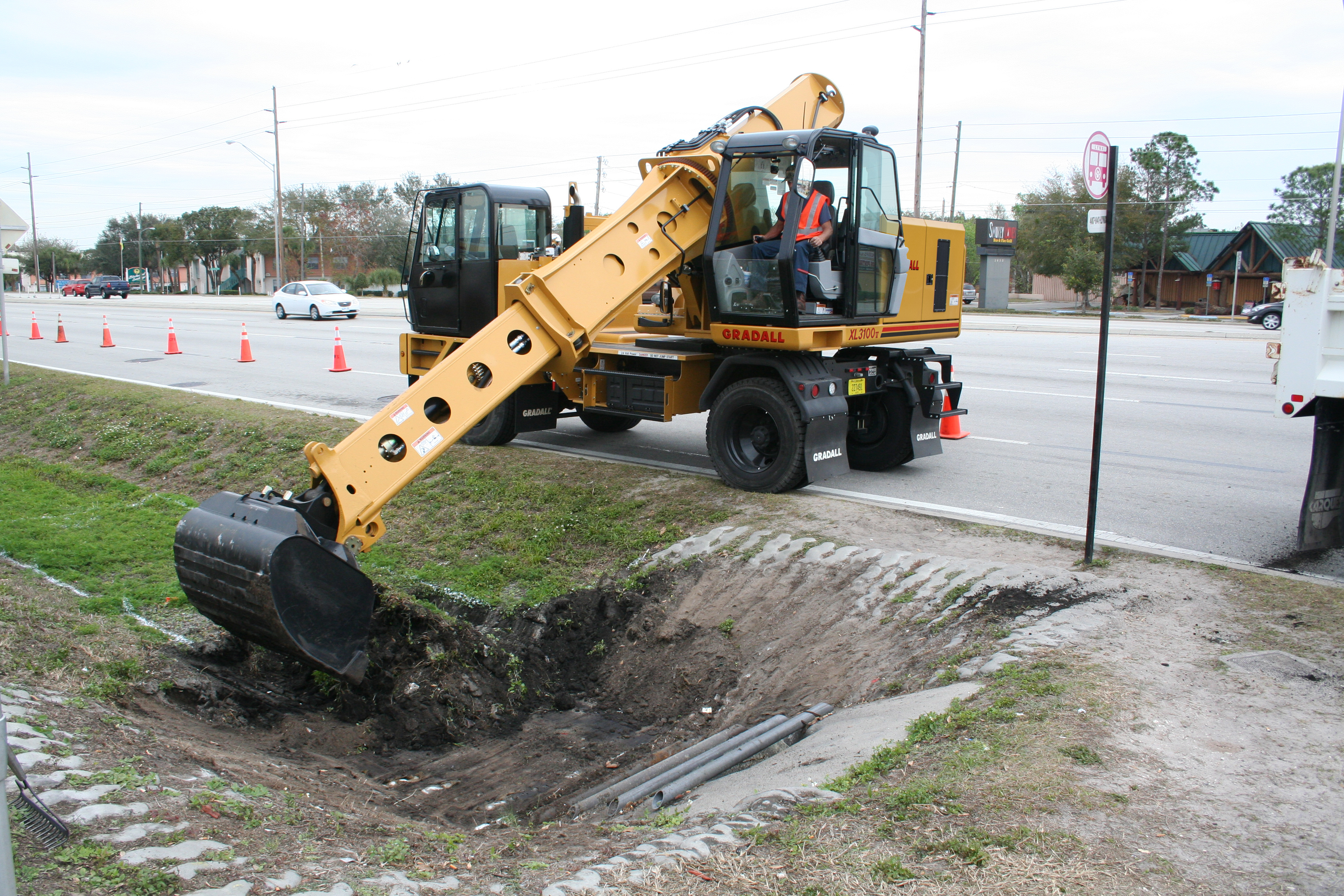XL 3100 V Wheeled Excavators for Sale or Rent | Gradall | ASCO