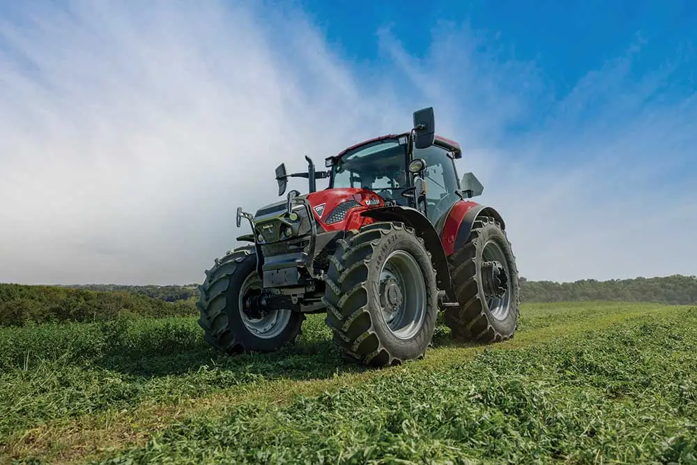 Farmall_Utilty_120C_24-Speed_Beauty_0352-overview_09-24